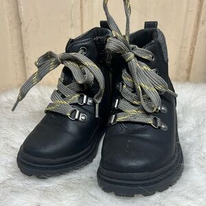 Size 8 Cat & Jack boys “ combat boot” Side zipper and laces Very good co…